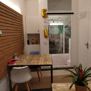 Bureau privé 10 m² 4 postes Coworking Rue du Cloître Saint-Merri Paris 75004 - photo 3